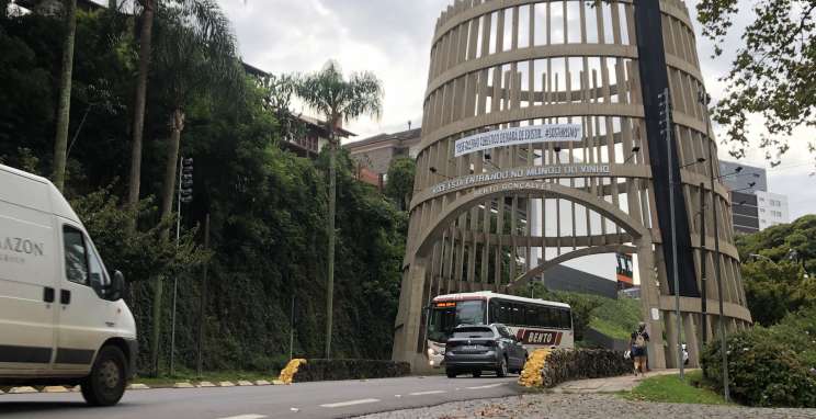 Setor do turismo faz manifestação pelo direito de trabalhar em Bento Gonçalves