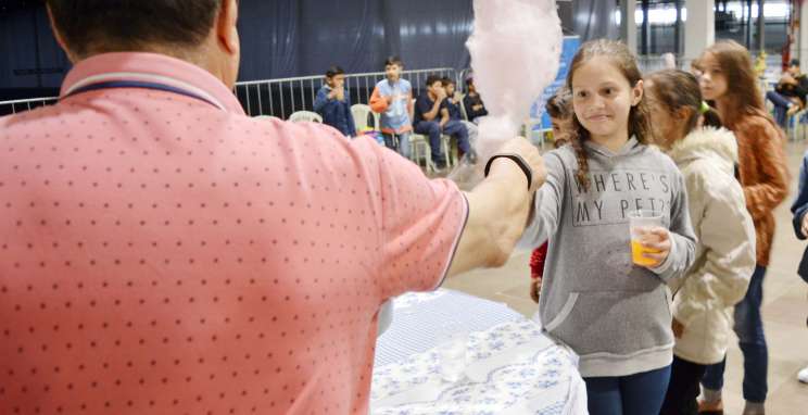  Ação solidária da Parceiros Voluntários, em parceria com a Netfar, oportuniza lazer e diversão a mais de 200 de crianças