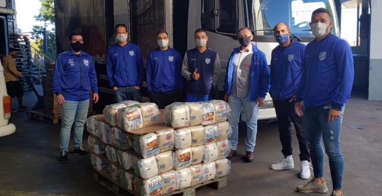 CIC-BG recebe doações de cestas básicas do Clube Esportivo