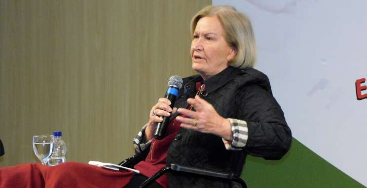 Ana Amélia Lemos, em palestra no CIC-BG 