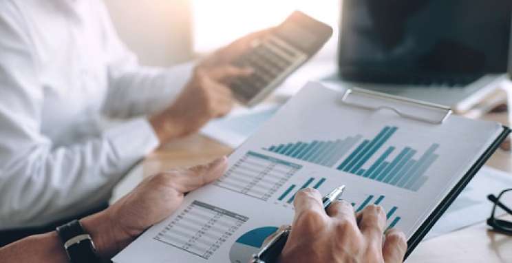 Economia deve crescer neste ano, mas em ritmo menor ao de 2021