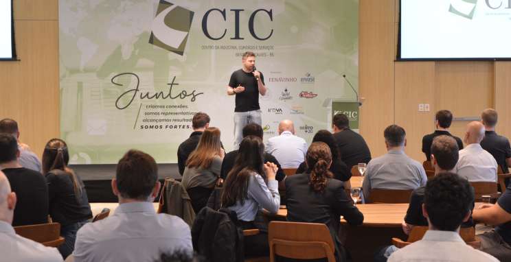 Shopee apresenta oportunidades de expansão digital para empreendedores em Café com Conhecimento no CIC-BG