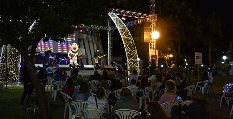 Projeto EnCantos aquece a noite do bairro São Bento com música e alegria