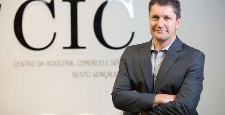 Elton Paulo Gialdi é eleito presidente da CICS Serra