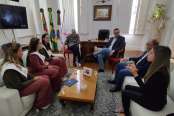 Comitiva entrega convite para abertura da 33ª ExpoBento e 20ª Fenavinho ao prefeito de Bento Gonçalves