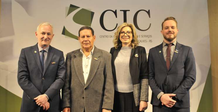 Em Bento Gonçalves, Mourão diz que Brasil precisa agir com pragmatismo e flexibilidade