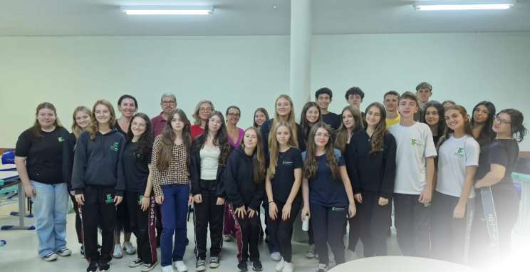 Jovens empreendedores iniciam jornada no Miniempresa 2025