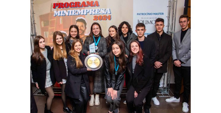 Escolas de Bento Gonçalves são destaque em formatura coletiva do projeto Miniempresa