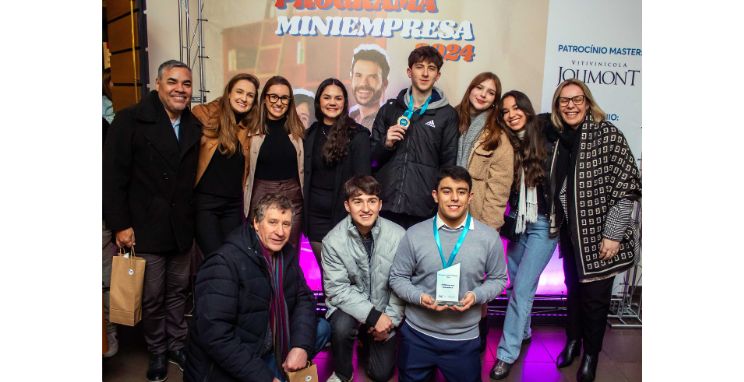 Escolas de Bento Gonçalves são destaque em formatura coletiva do projeto Miniempresa