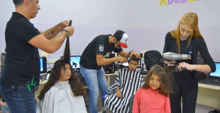 Parceiros Voluntários realiza ações na Escola Félix Faccenda