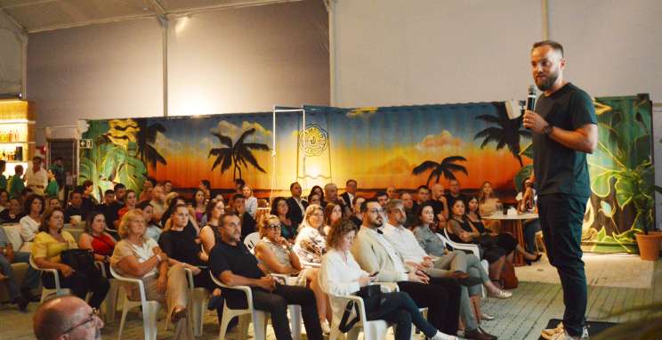 Comércio participa de encontro de atualização com novidades da maior feira varejista do mundo