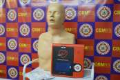 O Corpo de Bombeiros recebeu um desfibrilador e um manequim para treinamento de reanimação cardiopulmonar - Crédito Alessandro Manzoni, Exata Comunicação.