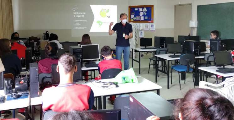 Com palestras, Observatório Social de Bento Gonçalves conscientiza alunos sobre cidadania