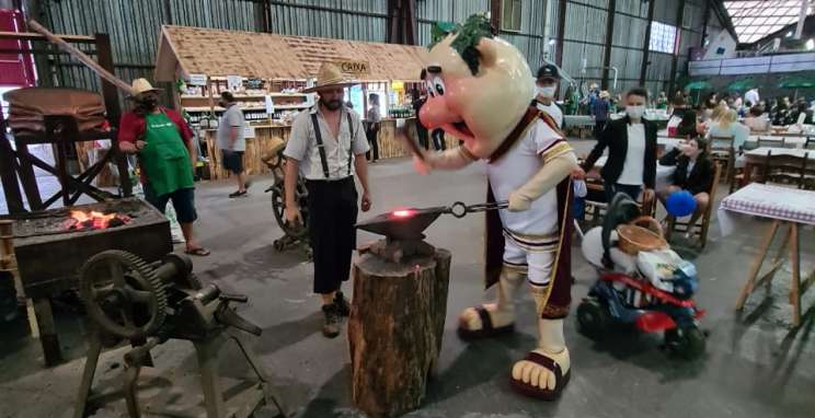 Comitiva divulga 30ª ExpoBento e 17ª Fenavinho em Caxias do Sul, em visita a Festa da Uva