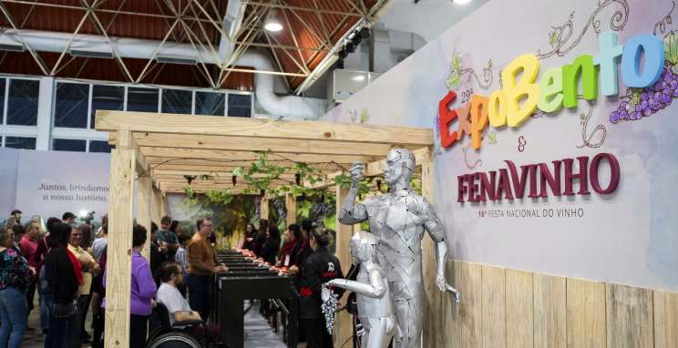 ExpoBento e Fenavinho atraem mais de 95 mil visitantes nos primeiros quatro dias