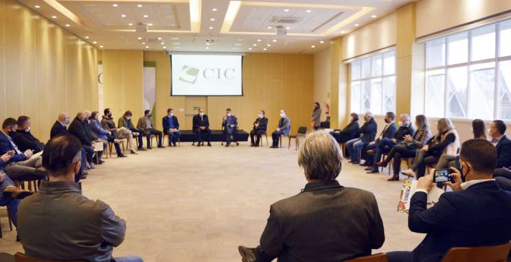 No CIC-BG, Deputado Federal Paulo Vicente Caleffi recebe pauta de reivindicações dos setores produtivos