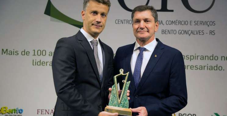  Rogério Capoani é agraciado com o troféu Dom Empreendedor, no CIC-BG   