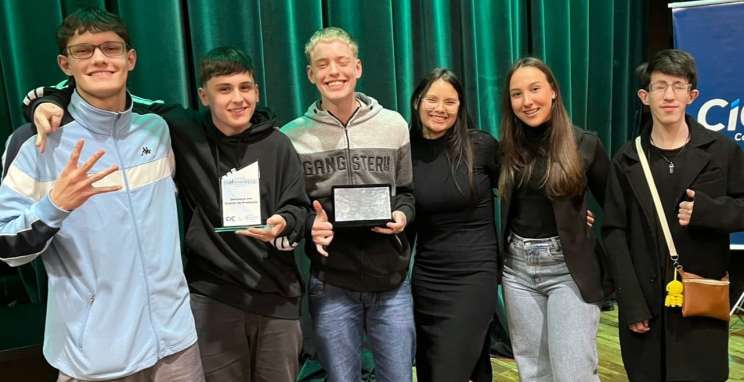 Empresas e adviser de Bento Gonçalves recebem troféu da Junior Achievement - Crédito: Ângela Peron