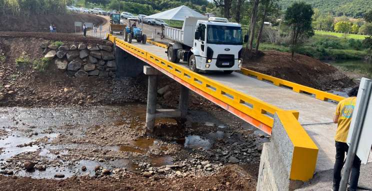  Unidos por Bento colabora para construção de ponte em Santa Tereza