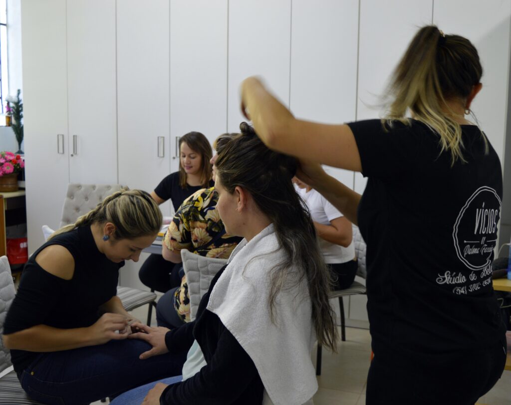 Parceiros Voluntários faz ações para valorizar mulheres
