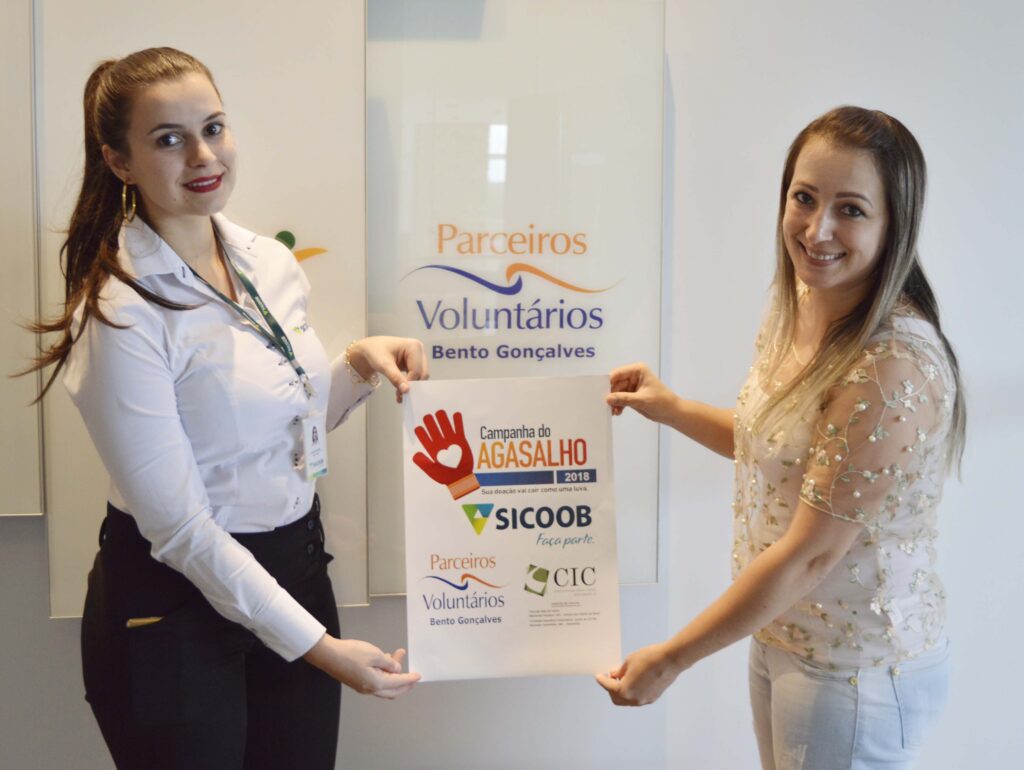 Parceiros Voluntários e Sicoob promovem a solidariedade com Campanha do Agasalho