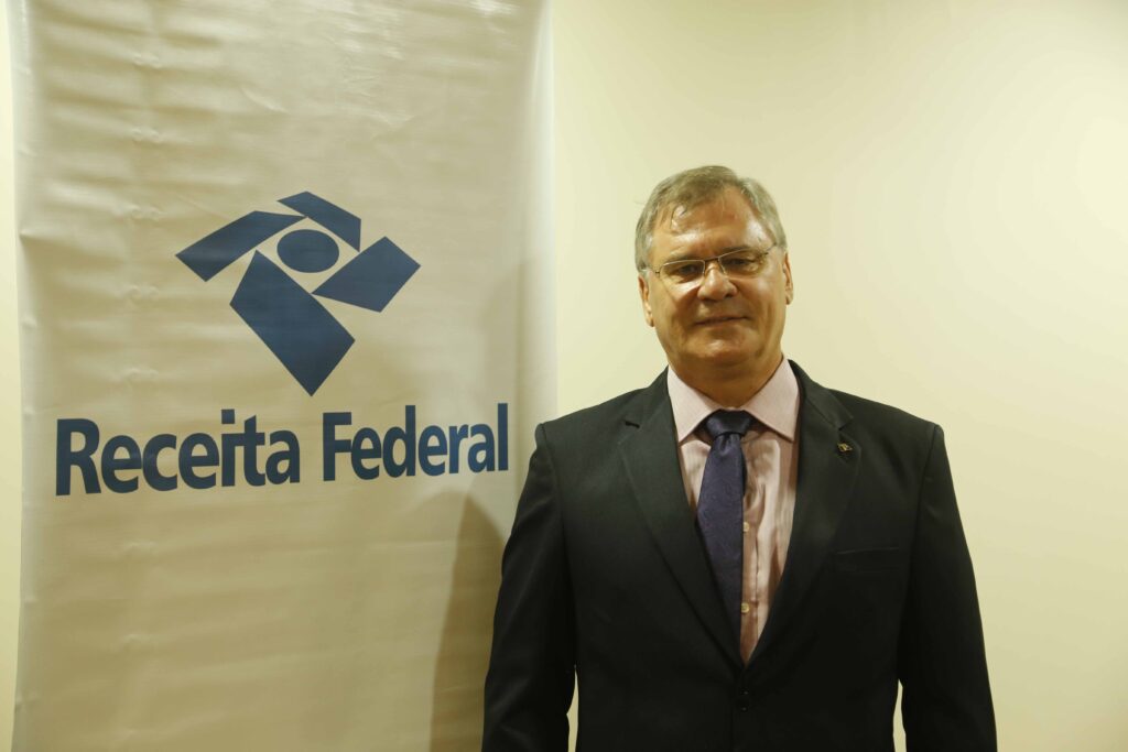 Delegado da Receita Federal palestra sobre destinação de imposto de renda no CIC-BG