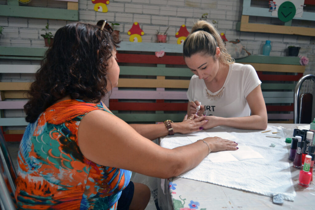 Dia de beleza é oferecido às mães de alunos do Ceacri Toquinha da Amizade