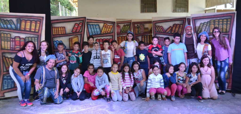 Projeto ‘Viajando Pelo Mundo do Teatro’ amplia apresentações nas escolas em maio