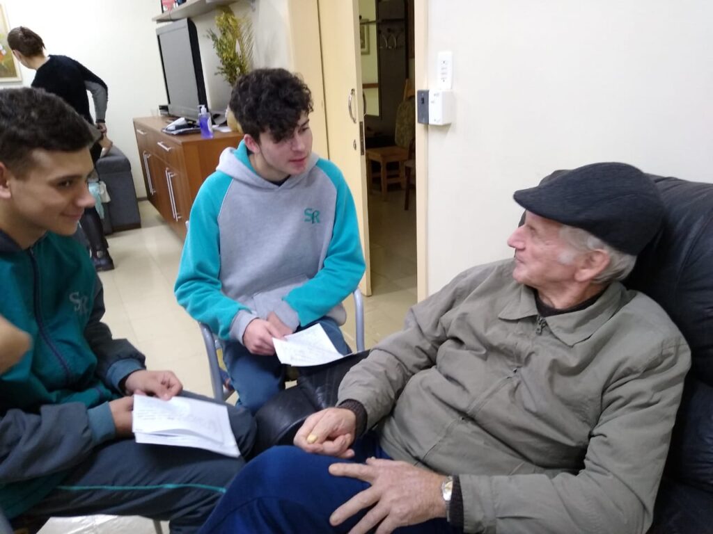 Projeto leva universo da literatura a entidades assistenciais de Bento Gonçalves