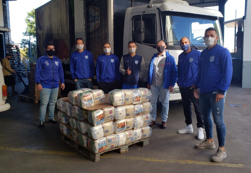 CIC-BG recebe doações de cestas básicas do Clube Esportivo