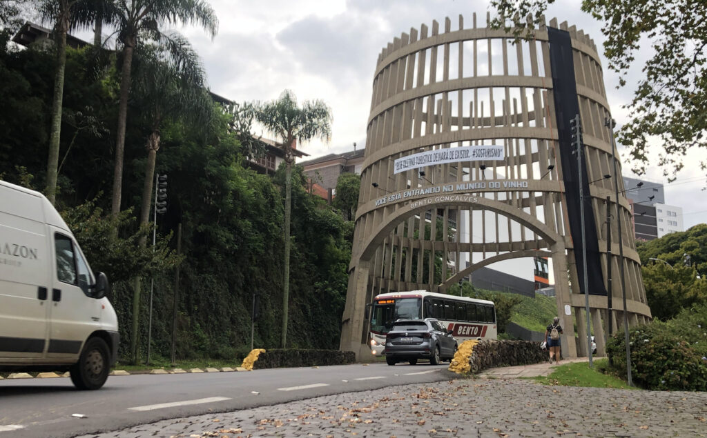 Setor do turismo faz manifestação pelo direito de trabalhar em Bento Gonçalves