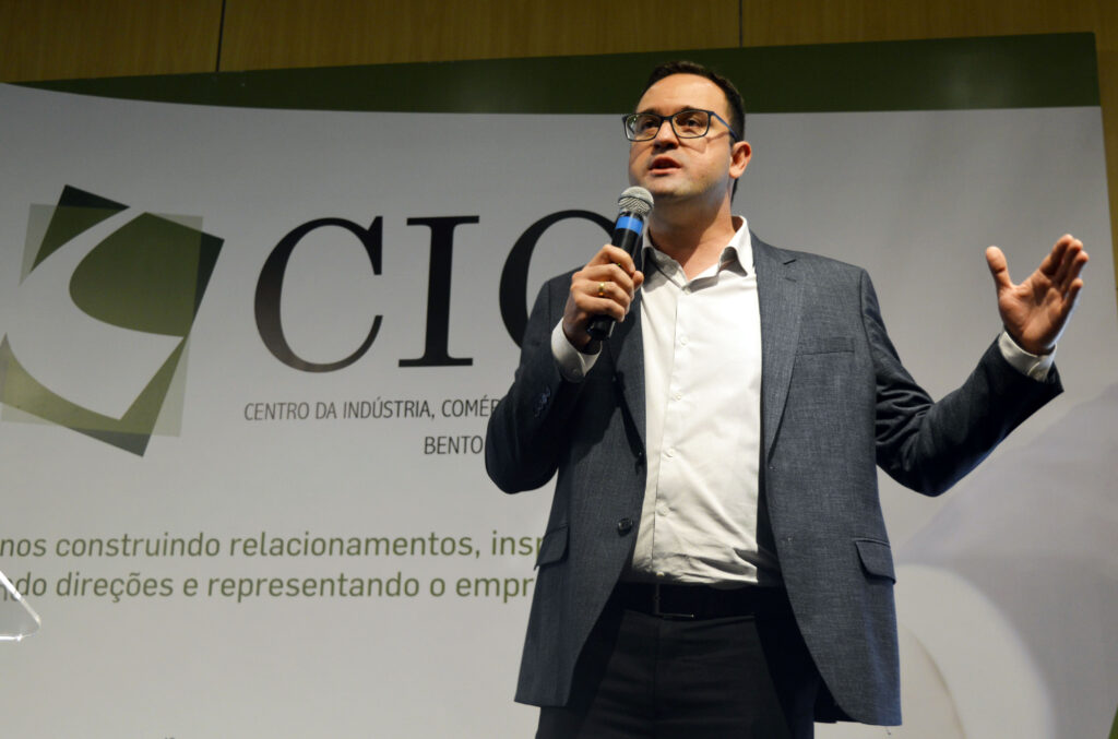 “Precisamos sempre evoluir”, diz prefeito Diogo Siqueira, ao apresentar projetos no CIC-BG