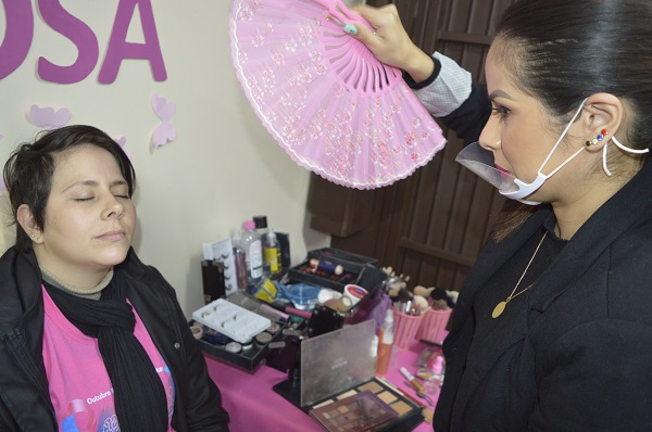 Ações sociais engajam voluntários no Outubro Rosa