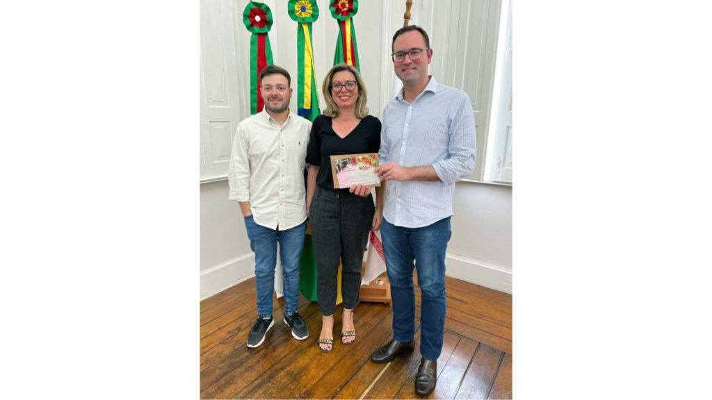 Prefeito Diogo Siqueira recebe convite para participar das atividades da 18ª Fenavinho