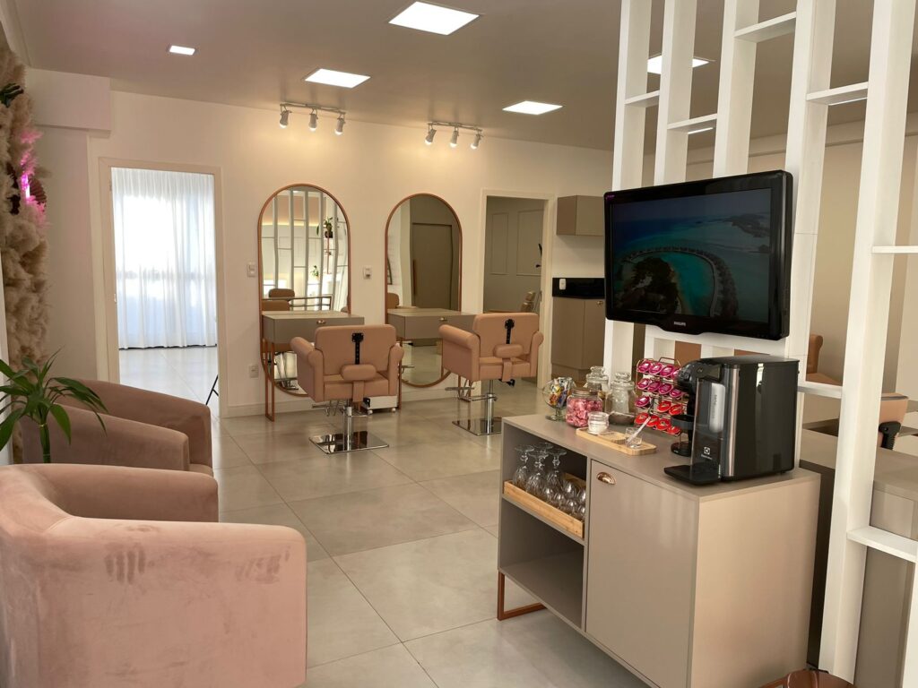 Cici Schneider Ateliê Beauty é um espaço especializado em beleza e estética