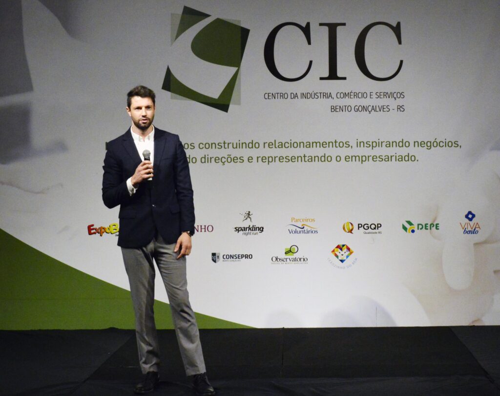 Economistas projetam cenários para investidores no CIC-BG