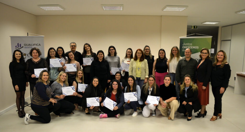 Qualifica Bento forma turma em Rotinas de Departamento de Pessoal