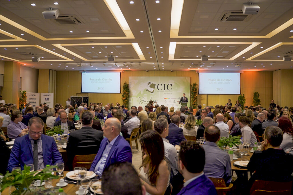Carlos Lazzari e diretoria são empossados para comandar CIC-BG no biênio 2024-2025