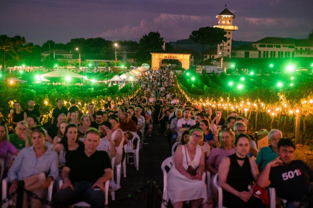 Natal nos Vinhedos entrega programação eclética e emocionante na noite de sábado