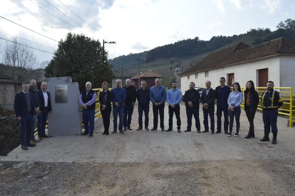 Unidos por Bento realiza entrega oficial da ponte do 40 da Graciema