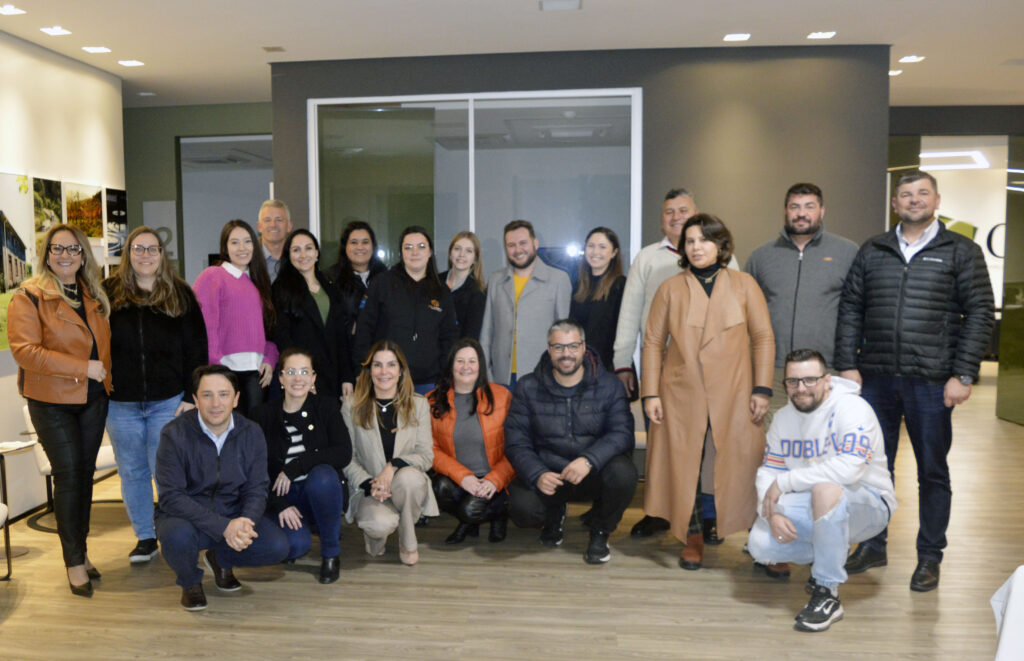 Qualifica Bento certifica turma em curso de dicção e oratória