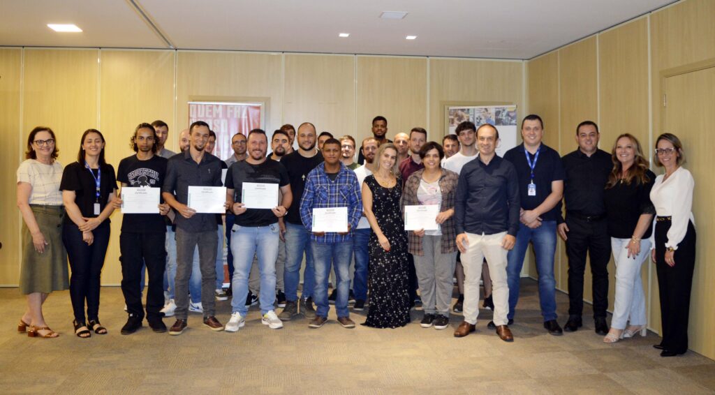 Primeira formatura de 2025 do Qualifica Bento destaca capacitação profissional para a indústria local