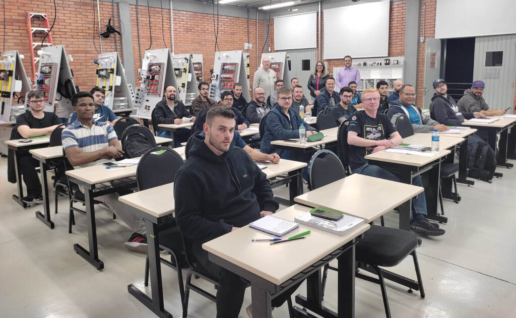 Qualifica Bento promove cursos técnicos para formação profissional no início de 2025