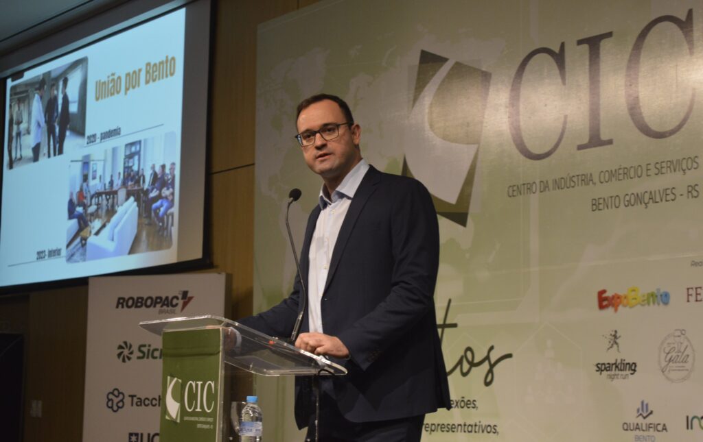 Prefeito Diogo Siqueira fala no CIC-BG sobre planos para a cidade