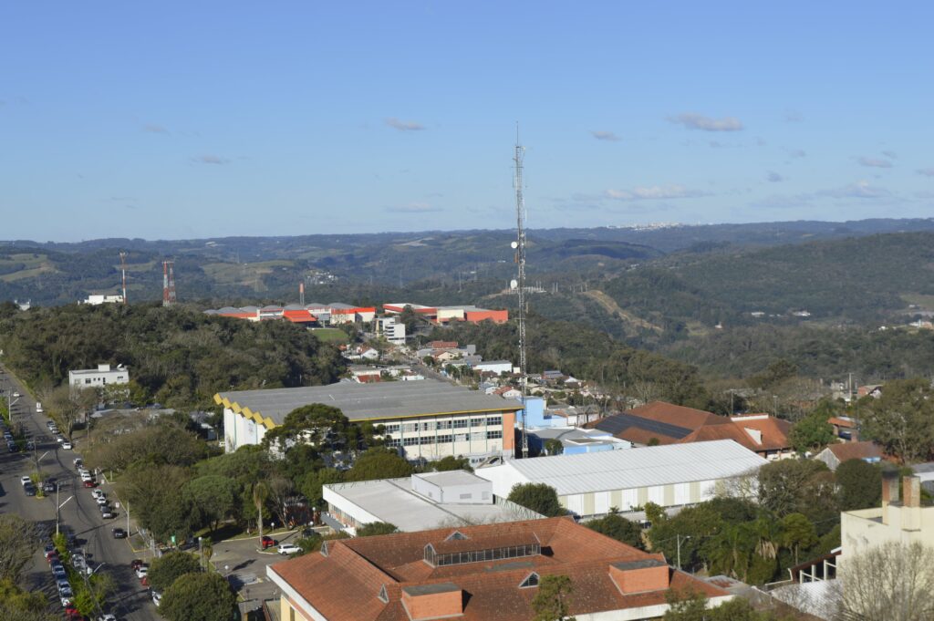 Bento Gonçalves retoma saldo positivo de empregos em abril