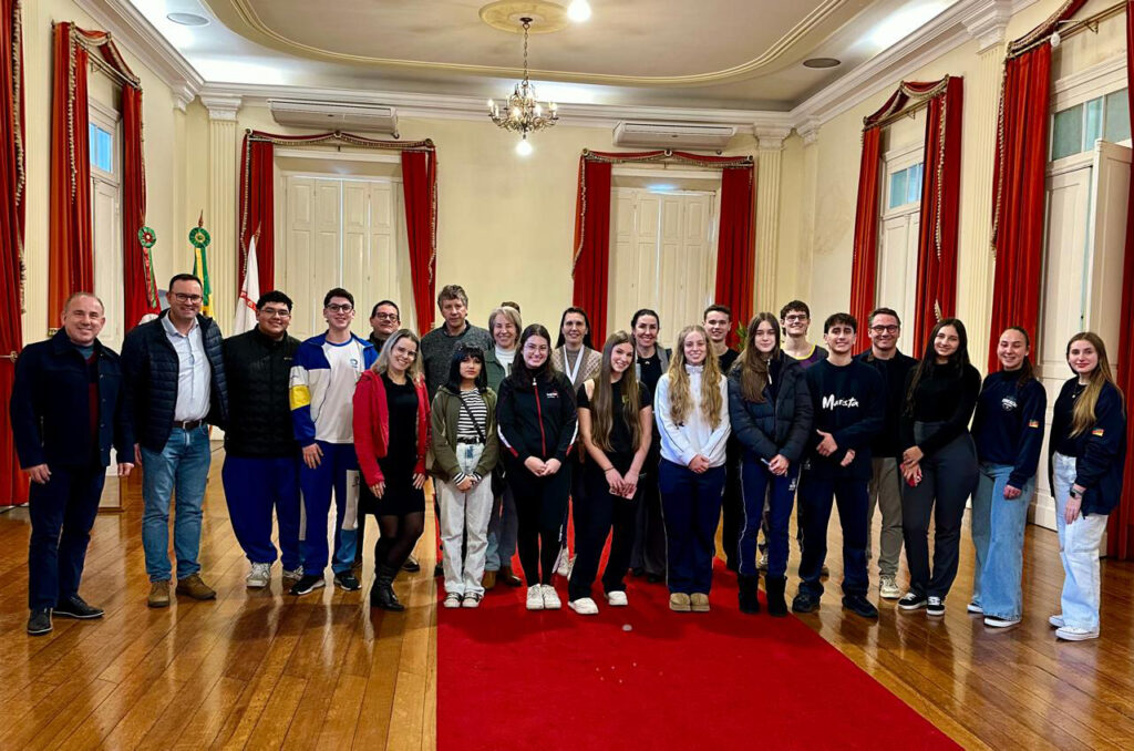 Miniempresas visitam prefeito de Bento Gonçalves