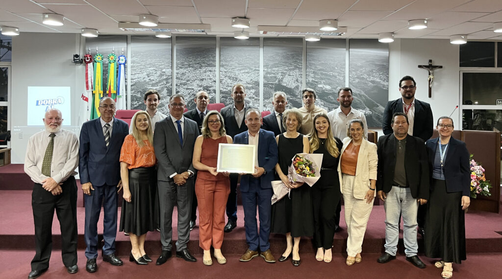 Miniempresa, do CIC-BG, recebe homenagem na Câmara de Vereadores de Bento Gonçalves