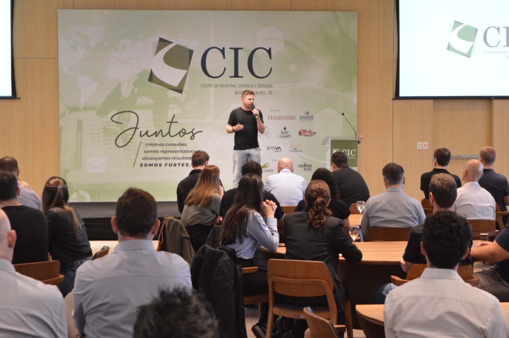 Shopee apresenta oportunidades de expansão digital para empreendedores em Café com Conhecimento no CIC-BG