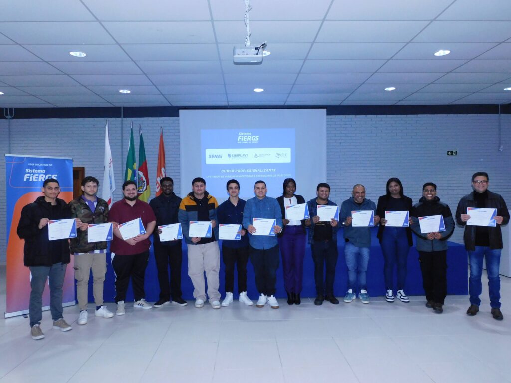 Qualifica Bento forma turma de Operação de Máquinas Injetoras e Extrusoras de Plásticos