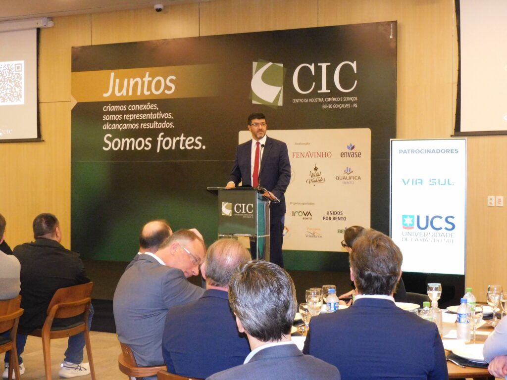 Desembargador debate fim da escala 6×1 em palestra no CIC-BG